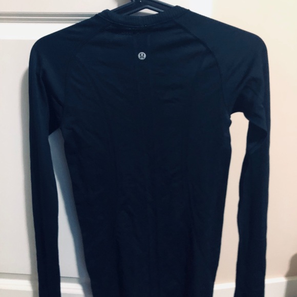 Lululemon silverescent shirt!!! - Picture 2 of 4